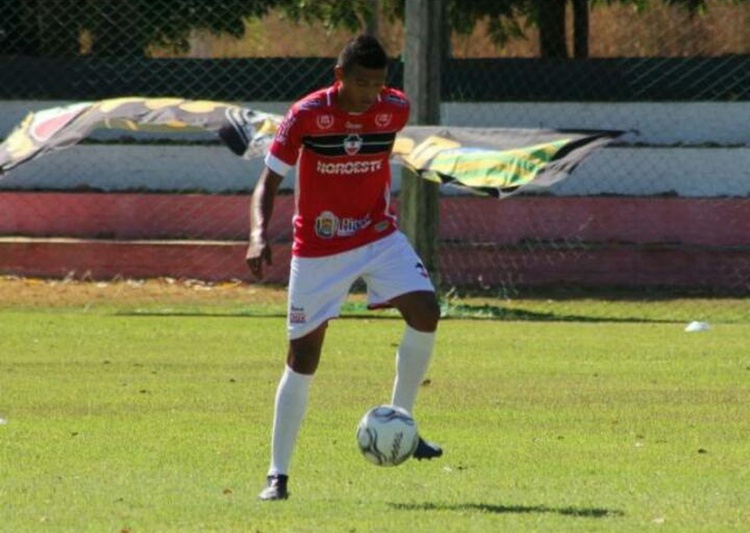 Ailton, ex-zagueiro do River-PI