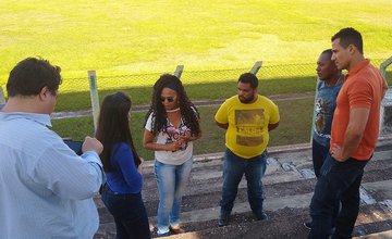 Vistoria avaliou atual condição do Estádio Tibério Nunes, em Floriano (Foto: Divulgação/Secretaria Municipal de Esportes de Floriano)