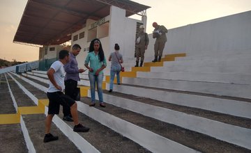 Vistoria estádio Tibério Nunes, em Floriano (Foto: Divulgação/Prefeitura de Floriano)