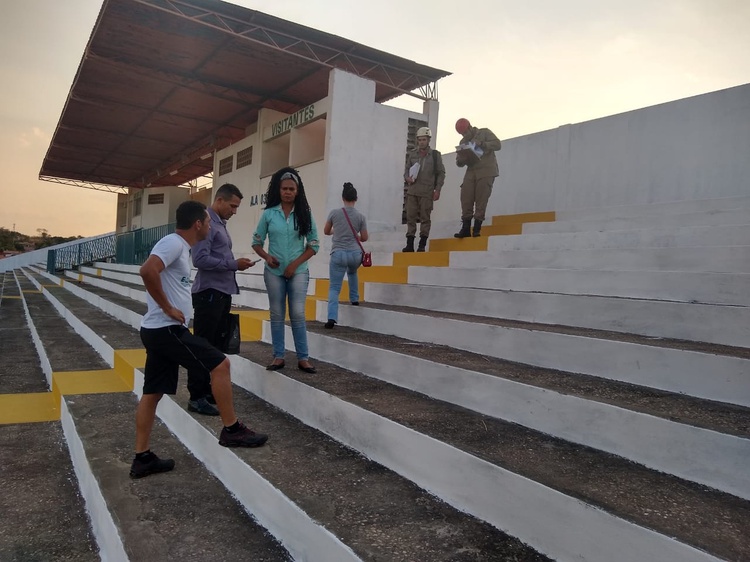 Vistoria estádio Tibério Nunes, em Floriano