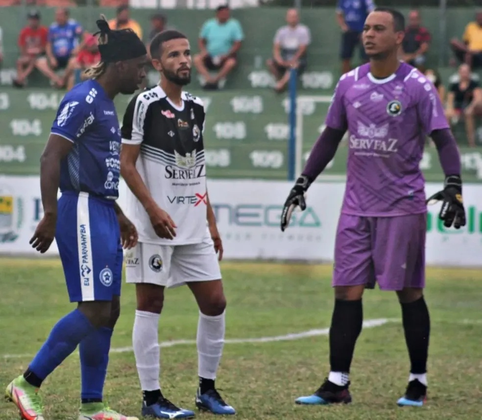 Jeff Silva, meia do Parnahyba, Luquinhas, lateral do Corisabbá e Chicão, goleiro do Corisabbá