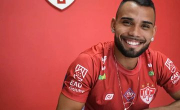 Márcio Adriano com a camisa do Uberaba, em 2022 (Foto: Divulgação)