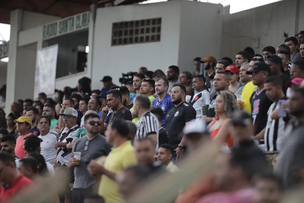 Torcida do Corisabbá, estádio Tibério Nunes, em Floriano