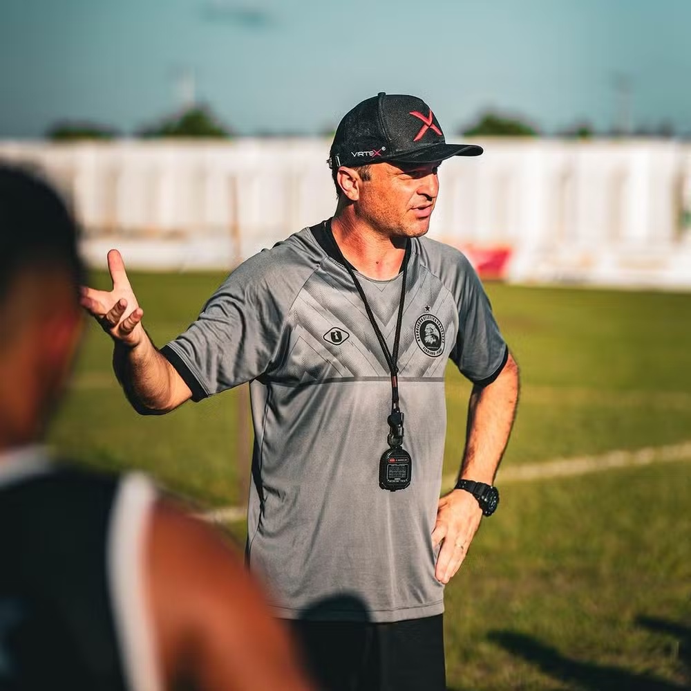 Fernando Agostini, técnico do Corisabbá