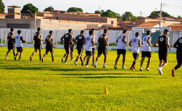 Treino no Estádio Tiberão (Foto: Klaiver Marketing)