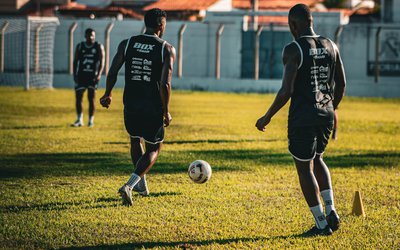 Treino no estádio Tiberão