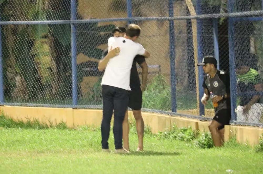 Técnico Fernando Agostini se despede após desligamento do Corisabbá